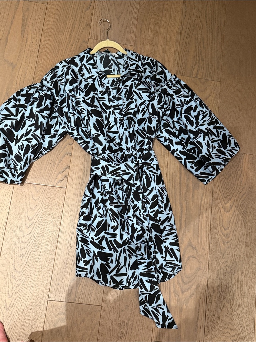Veronica Beard Black & Light Blue Printed shirt dress with detachable belt sz 14